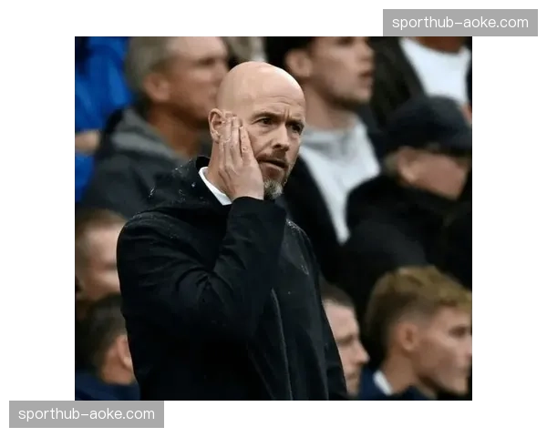 曼联裁判尺度争议影响心态 滕哈赫罕见公开质疑判罚逻辑